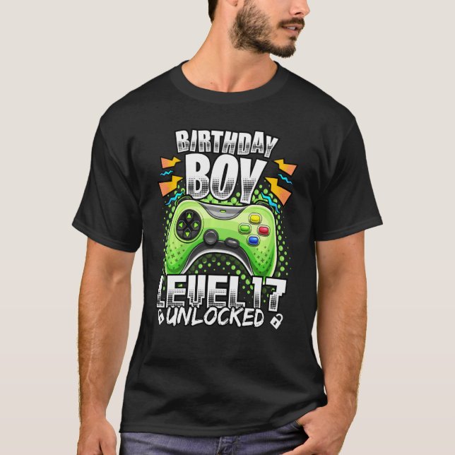 Level 17 Unlocked Retro Video Game 17th Birthday G T-Shirt (Front)