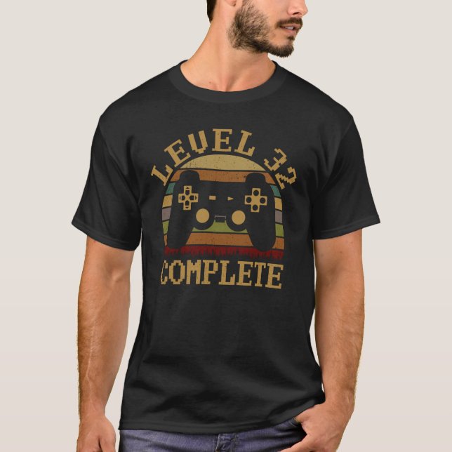 Level 32 Complete 32th Birthday Video Gamer T-Shirt (Front)