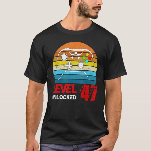 Level 47 Unlocked  Video Gamer 47th Birthday Men W T-Shirt (Front)