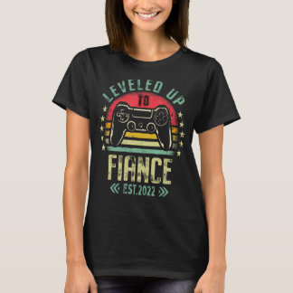 Levelled Up To Fiance 2022 Just Engaged Newly Enga T-Shirt