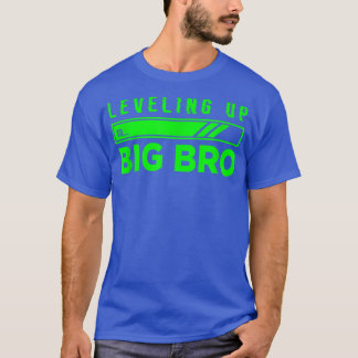 Levelling Up To Big Bro  Funny Pregnancy Announcem T-Shirt