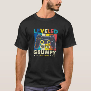 Levelling Up To Grumpy 2022 Funny Gamer Vintage Ki T-Shirt