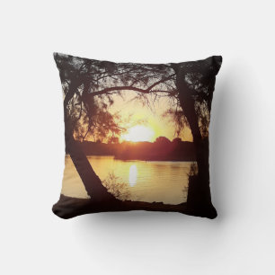 Lever de soleil sur La Grande Motte - France Cushion