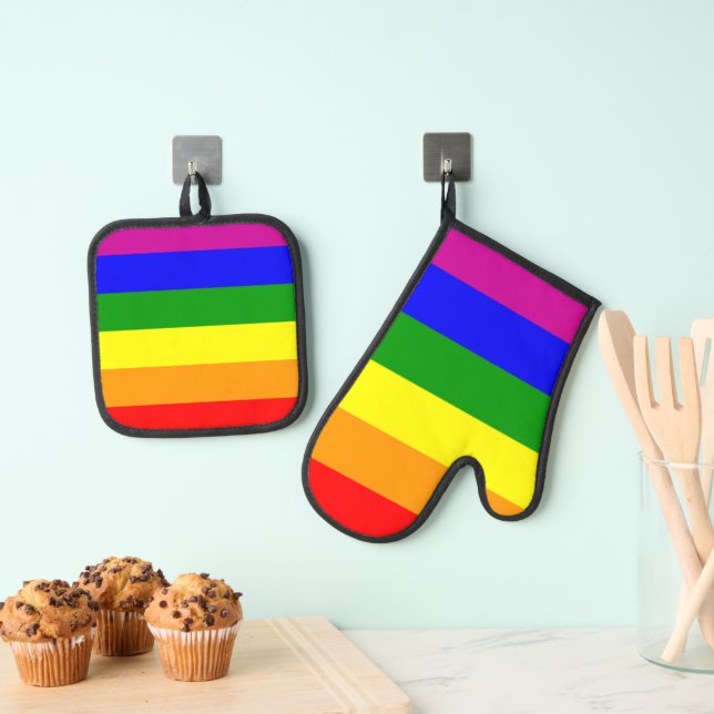 LGBTQ+ Rainbow Colours Oven Mitt & Pot Holder Set (Insitu(Hanging))