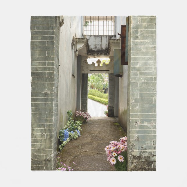 Li Garden Series: Floral Corridor  Fleece Blanket (Front)