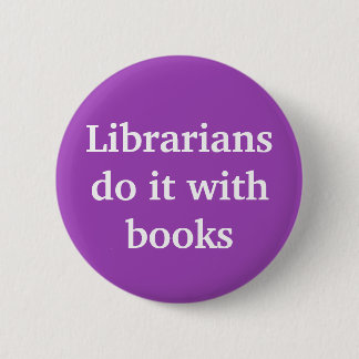 Librarians do it with books 6 cm round badge