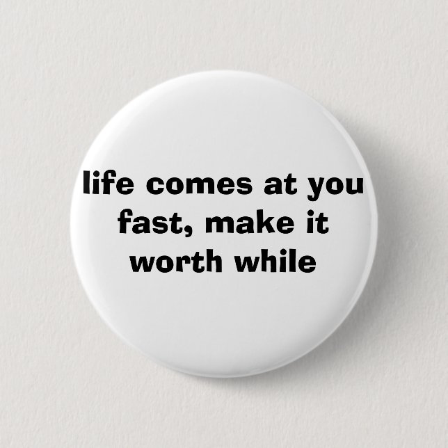 life comes at you fast, make it worth while 6 cm round badge (Front)