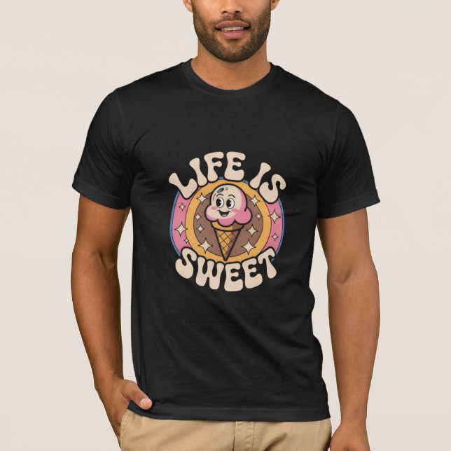 Life Is Sweet – Cute Retro Ice Cream Character Des T-Shirt (Front)