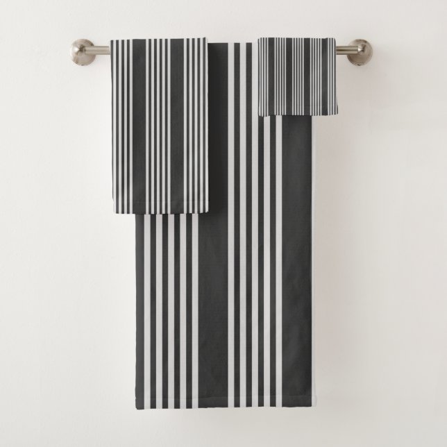 Light grey and charcoal five stripes pattern bath towel set (Insitu)