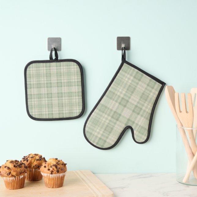Light sage green plaid oven mitt & pot holder set (Insitu(Hanging))