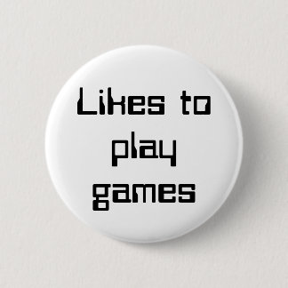 Likes to play games 6 cm round badge