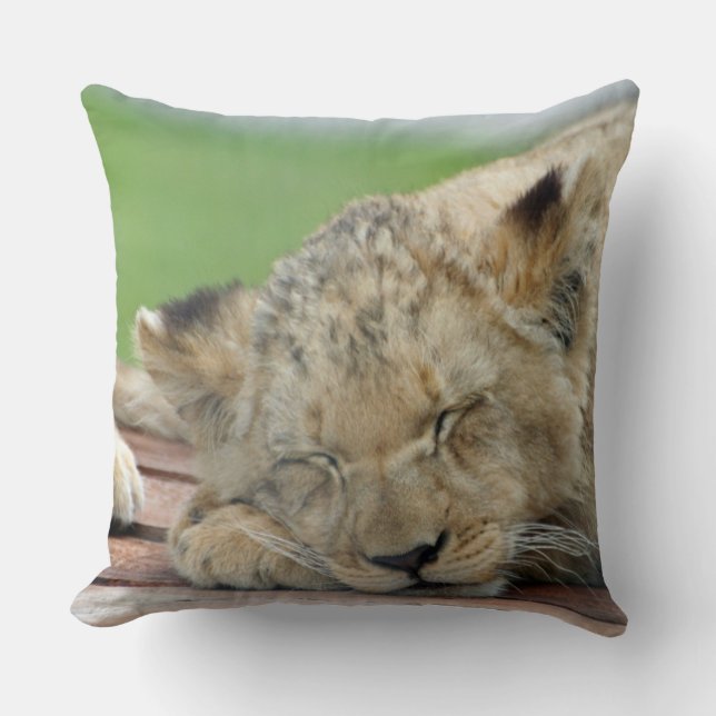 Lion 014 cushion (Front)