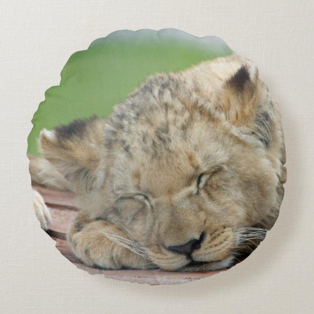 Lion 014 round cushion (Front)