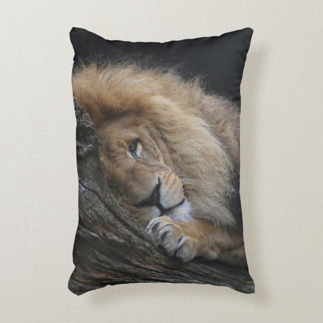 Lion 030 decorative cushion (Front(Vertical))
