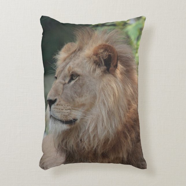 Lion 035 decorative cushion (Front(Vertical))