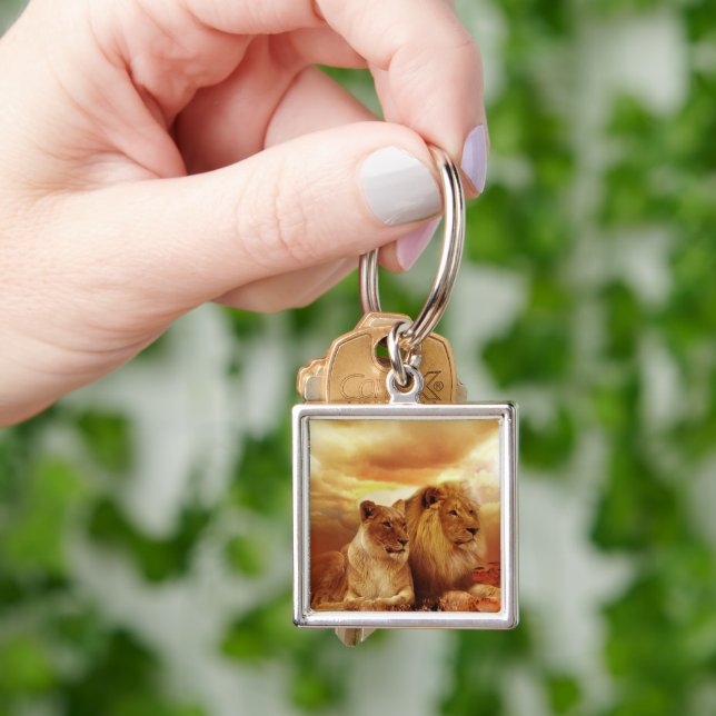 Lion couple in the safari key ring (Hand)