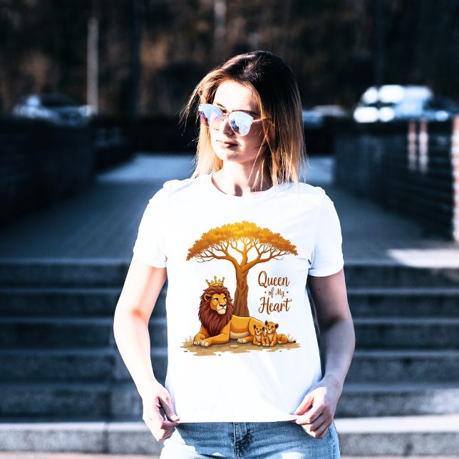 "Lioness Queen Mum – Golden Crown of Love" T-Shirt (Creator Uploaded)