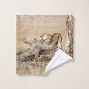 Lioness stretching bath towel set