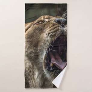 LIONESS YAWNING BATH TOWEL