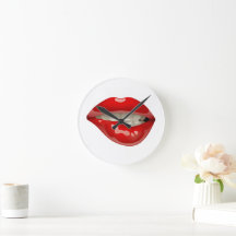 lips clock