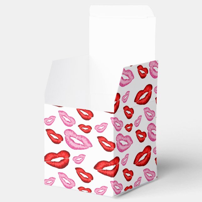 Lipstick prints favour box (Opened)