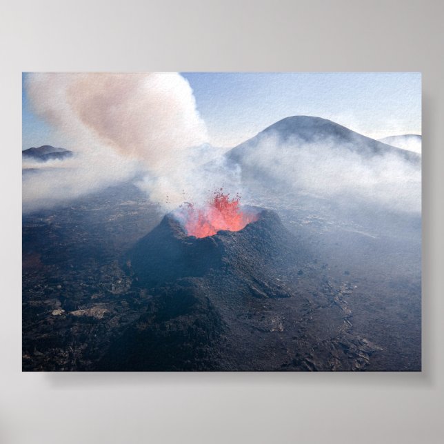 Litli Hrutur volcano eruption in Iceland Poster (Front)