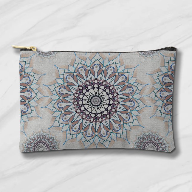 Little white floral fallen to the rural accessory pouch (Creator Uploaded)