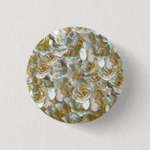 Lots of beautiful rose petals 3 cm round badge
