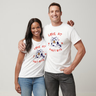Love at first bite - cat eat pizza T-Shirt