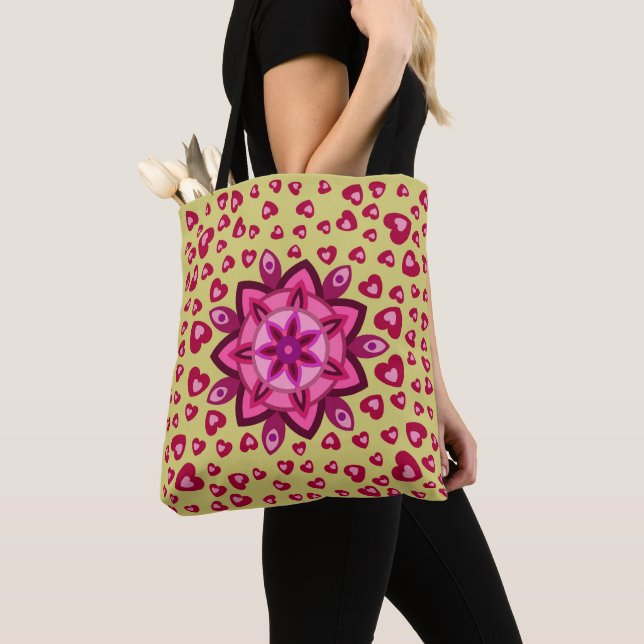 LOVE HEART ARTISTIC GIFT WOMEN , GIRLFRIEND TOTE BAG (Close Up)