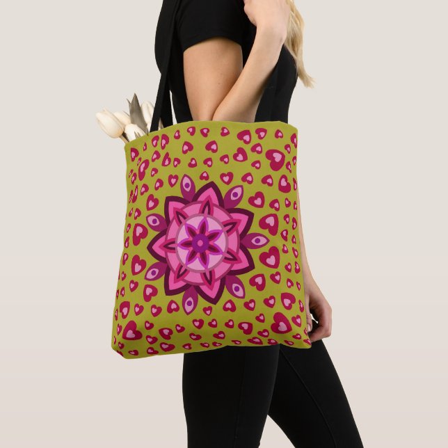 LOVE HEART ARTISTIC GIFT WOMEN , GIRLFRIEND TOTE BAG (Close Up)