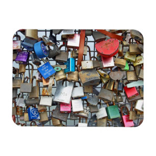 Love locks magnet