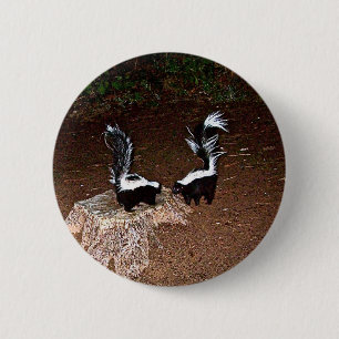 Love Stinks 6 Cm Round Badge