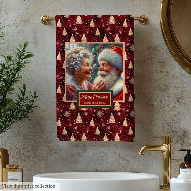 Lovely Cranberry Red Gold Tree Bath Towel (Lovely Cranberry Red Gold Tree Bath Towel)