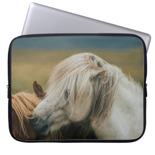 LOVELY HORSE COUPLE LAPTOP SLEEVE