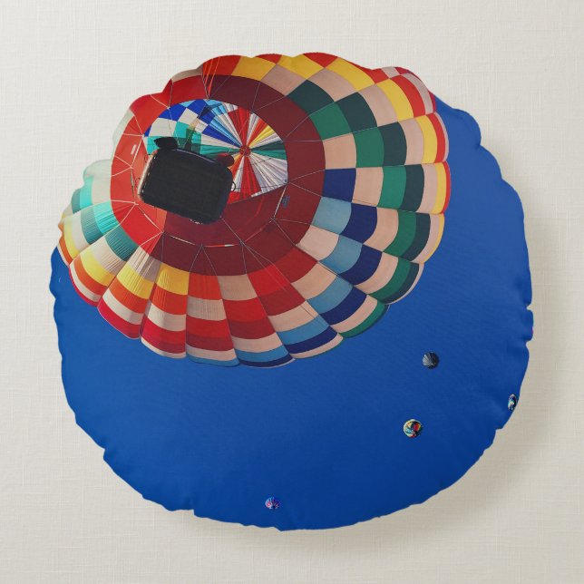 Low angle photography of balloons round cushion (Front)