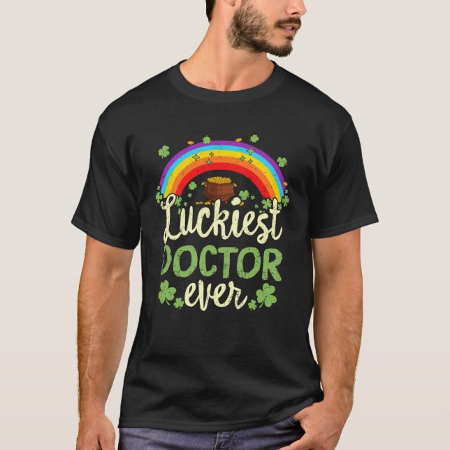 Luckiest Doctor Ever St Patricks Day Rainbow Men W T-Shirt (Front)