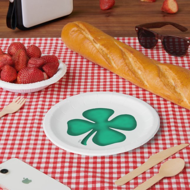 Lucky 4 Leaf Irish Clover paper plates (Picnic)