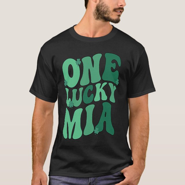 Lucky Mia Grandmother St Patrick's Day Mia Grandma T-Shirt (Front)