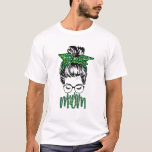 Lucky Mom Messy Bun Leprechaun Patricks Day Green T-Shirt