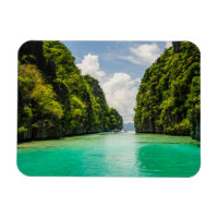 Lush Bacuit Archipelago