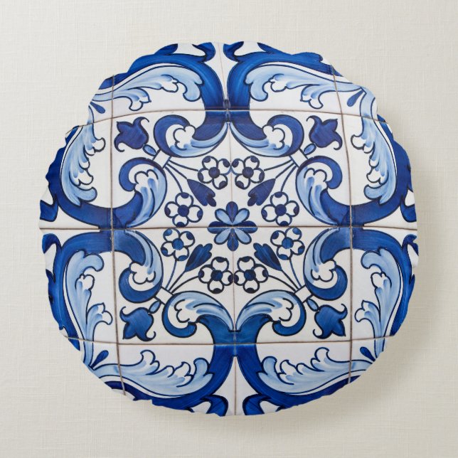 Macau Azulejo Tile Pattern Round Cushion (Front)