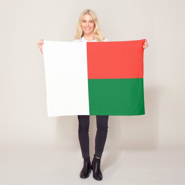 Madagascar Flag Fleece Blanket (In Situ)
