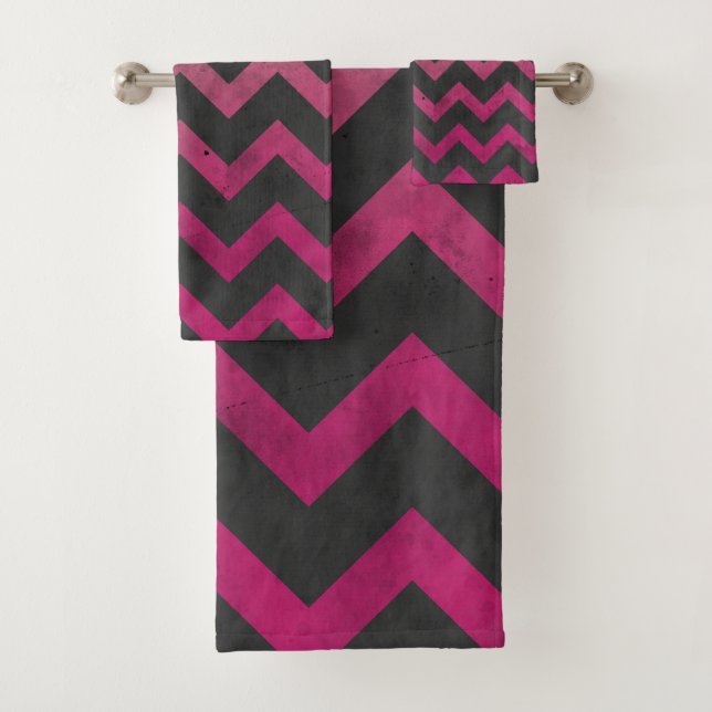 Magenta pink red ombre dark grey chevron pattern bath towel set (Insitu)
