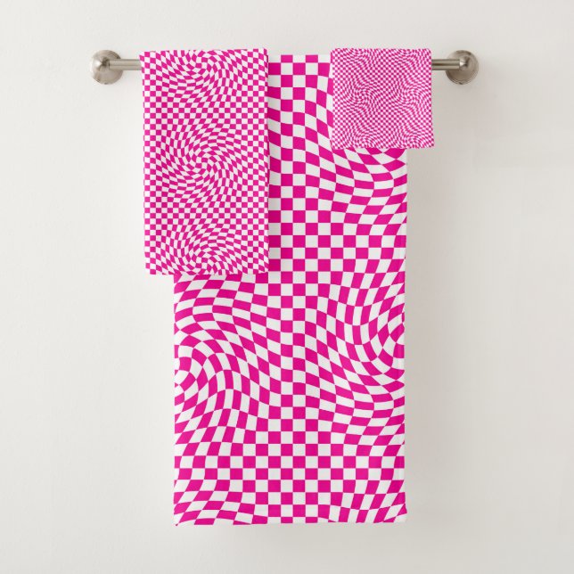 Magenta Pink & White Warped Chic Chequered Pattern Bath Towel Set (Insitu)