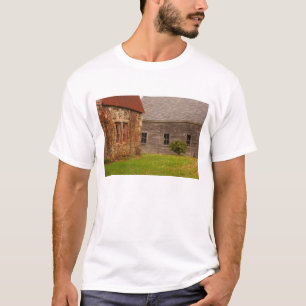 Maine, Old stone building and wooden barn in T-Shirt