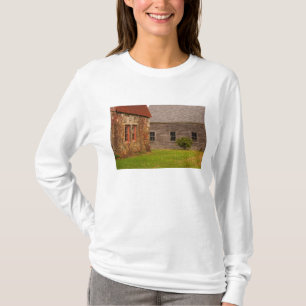 Maine, Old stone building and wooden barn in T-Shirt