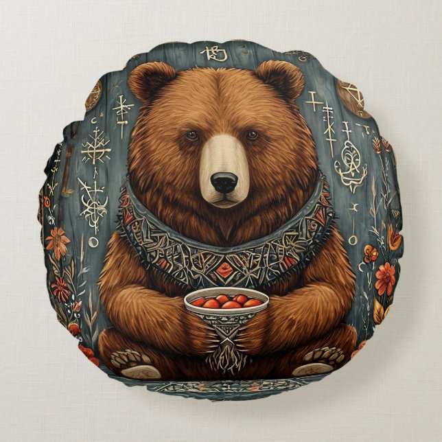 Majestic bear round cushion (Front)