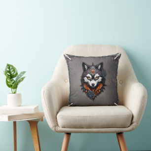 Majestic wolf head, finished in a deep, cushion