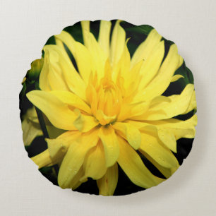 Makroaufnahme einer gelben Dahlie Round Cushion